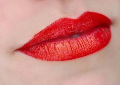 Perfekte Lippen mit Permanent Make-Up in Burgdorf Farbe Rot