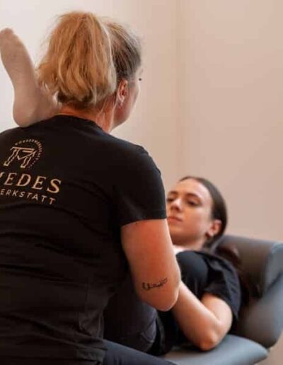 Physiotherapie Burgdorf zur Rehabilitation von Rückenschmerzen nach Verletzungen.